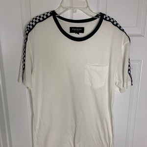 🔥Hot Sale🔥Men T Shirt. Color: White/Black. Size: S